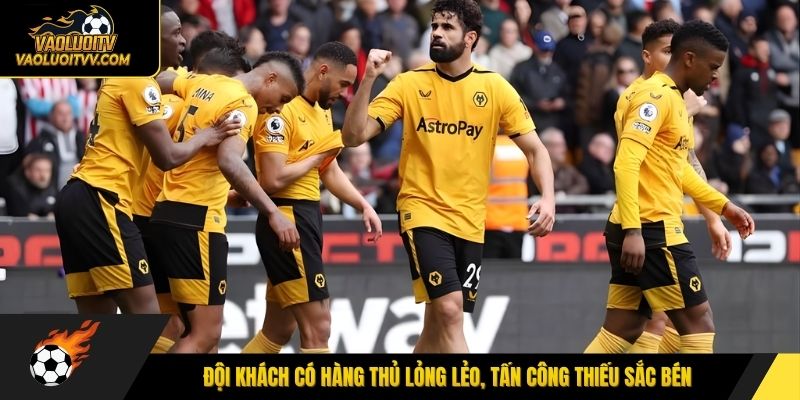 Đội khách có hàng thủ lỏng lẻo, tấn công thiếu sắc bén